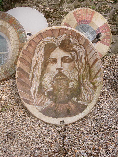 parabole peinte par Chantal Gerardin de Nucourt